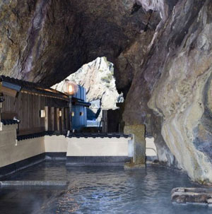 洞窟に温泉！？和歌山県の勝浦温泉「大洞窟風呂」とは？